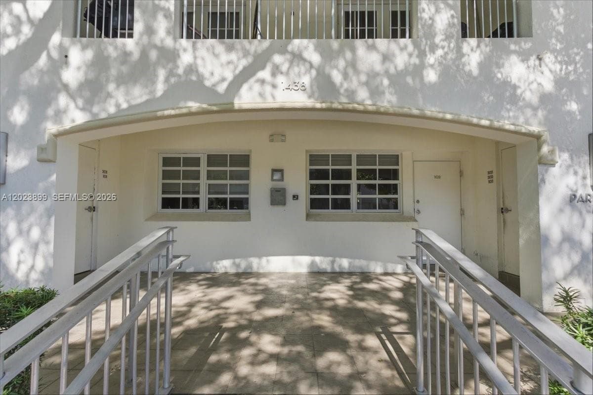 A12023899 — Miami Beach — 13
