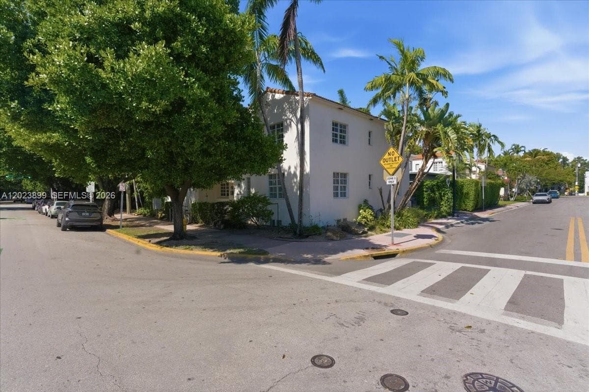 A12023899 — Miami Beach — 17