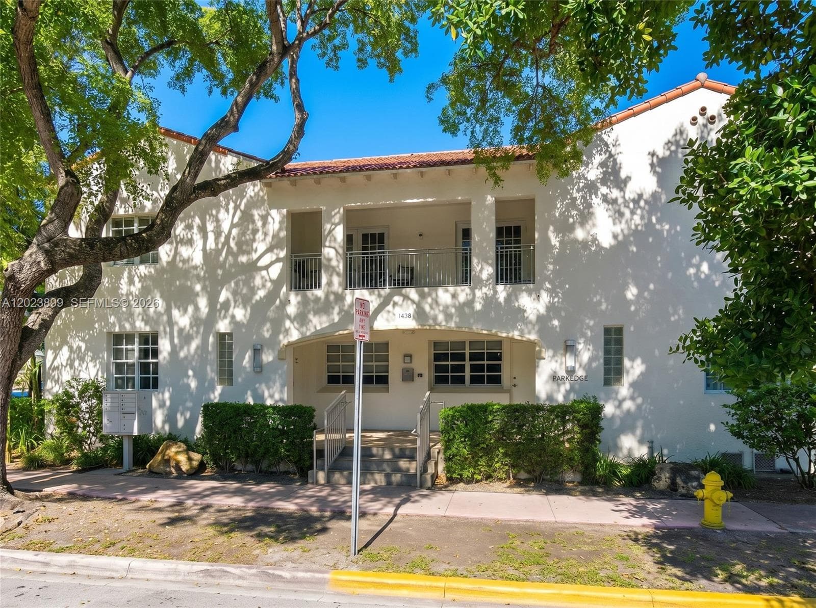 A12023899 — Miami Beach