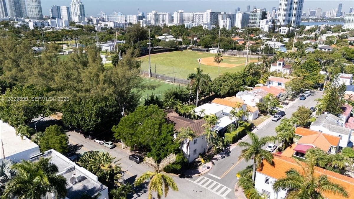 A12023899 — Miami Beach — 19