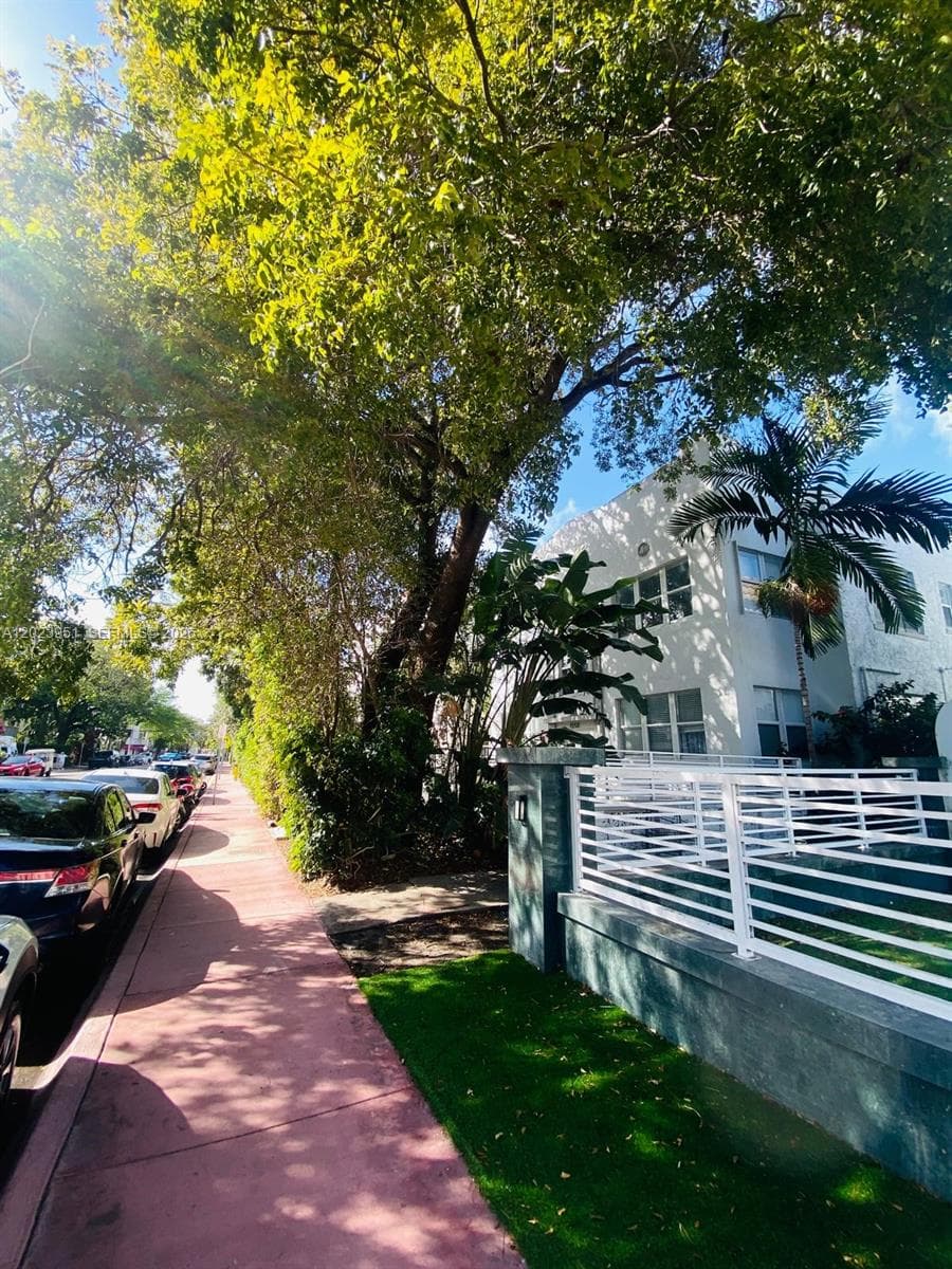A12023951 — Miami Beach — 3