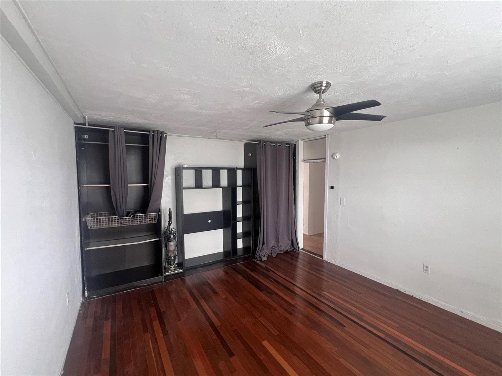 B26031886 — Miami Beach — 6