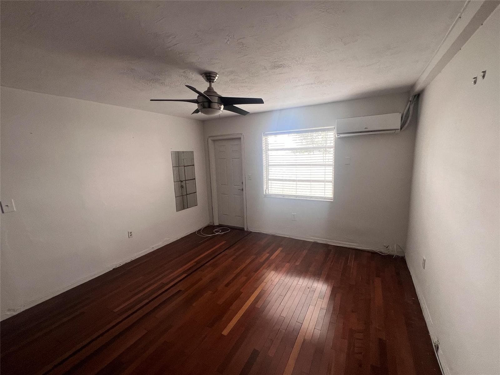 B26031886 — Miami Beach — 7