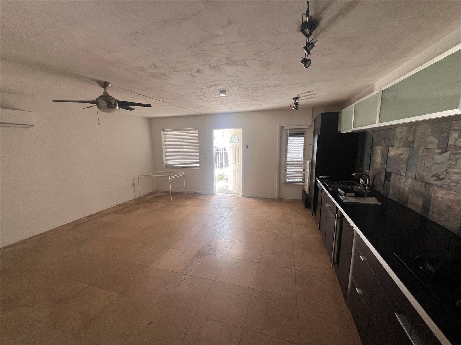B26031886 — Miami Beach — 3