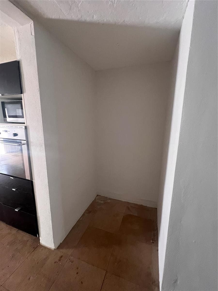 B26031886 — Miami Beach — 8