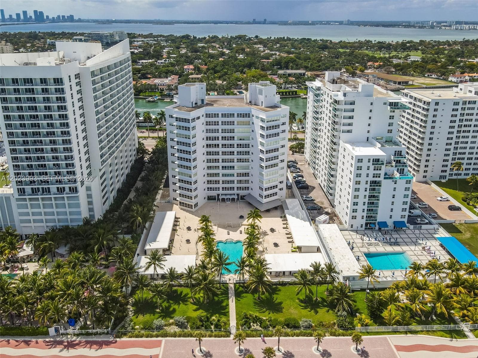 A12023993 — Miami Beach — 23
