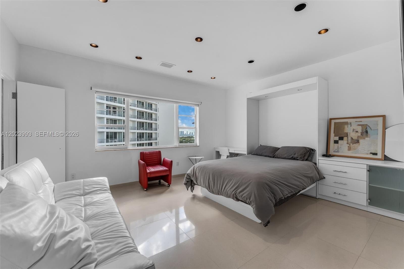 A12023993 — Miami Beach — 17