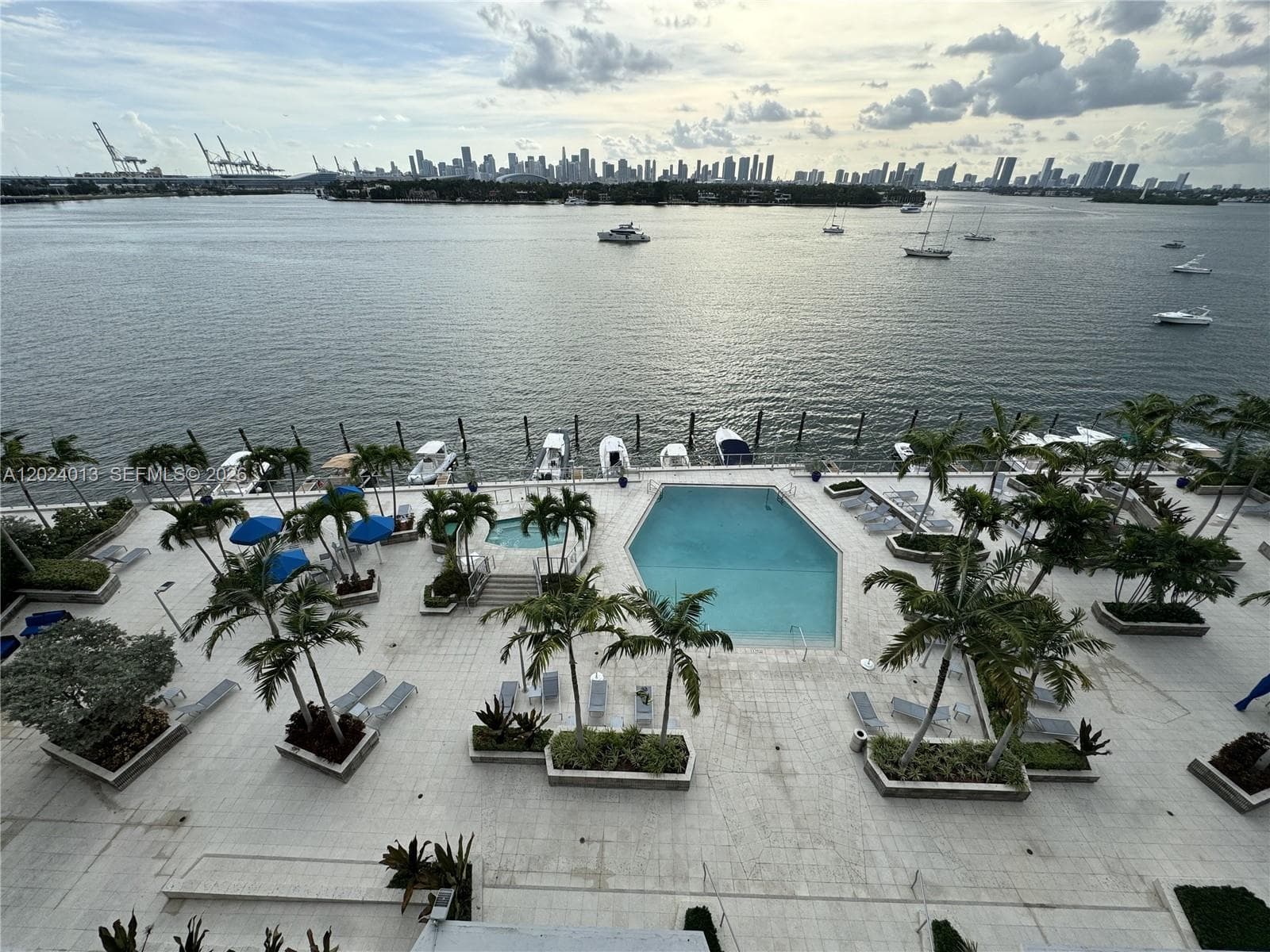 A12024013 — Miami Beach — 15