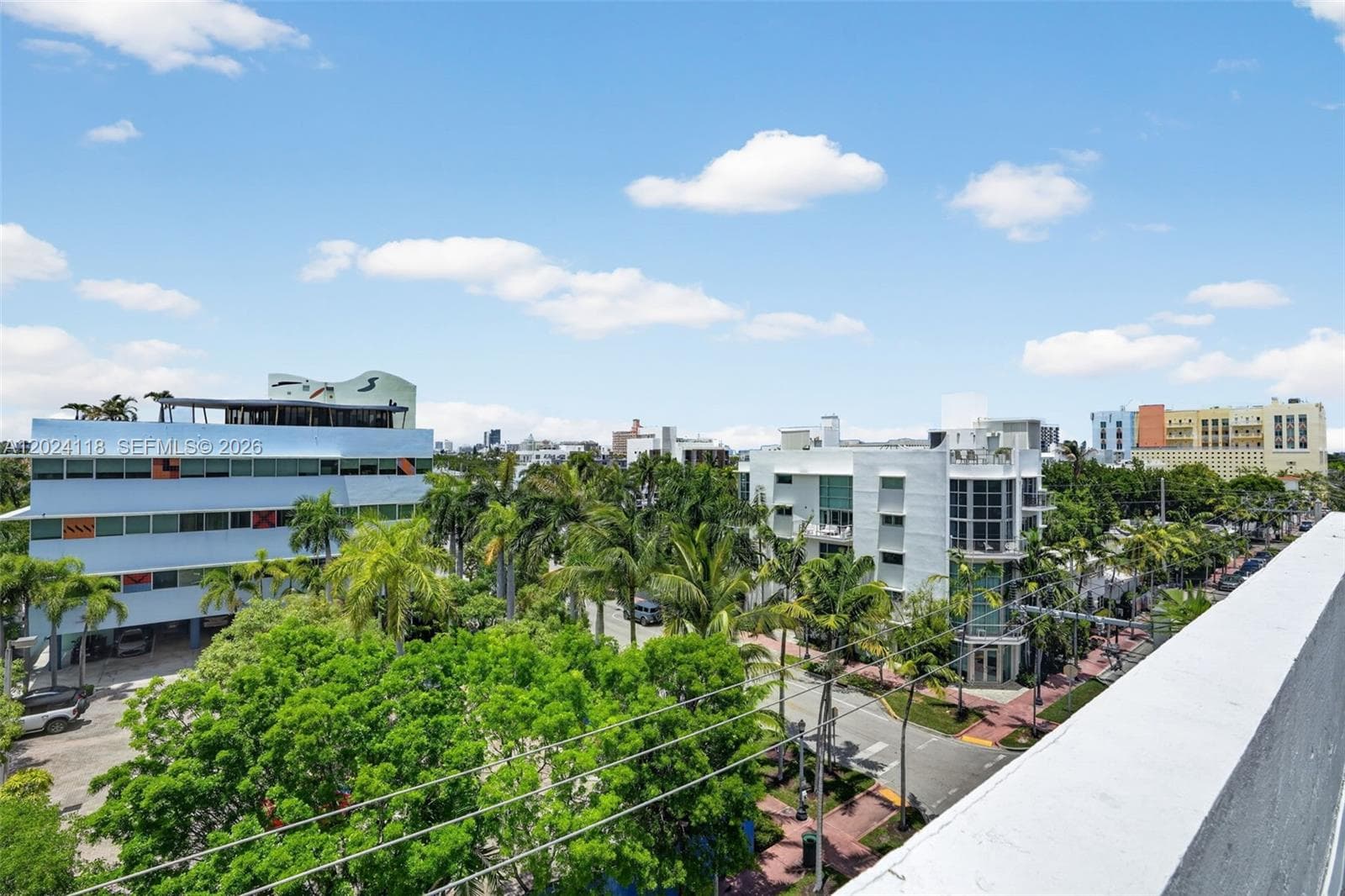 A12024118 — Miami Beach — 34