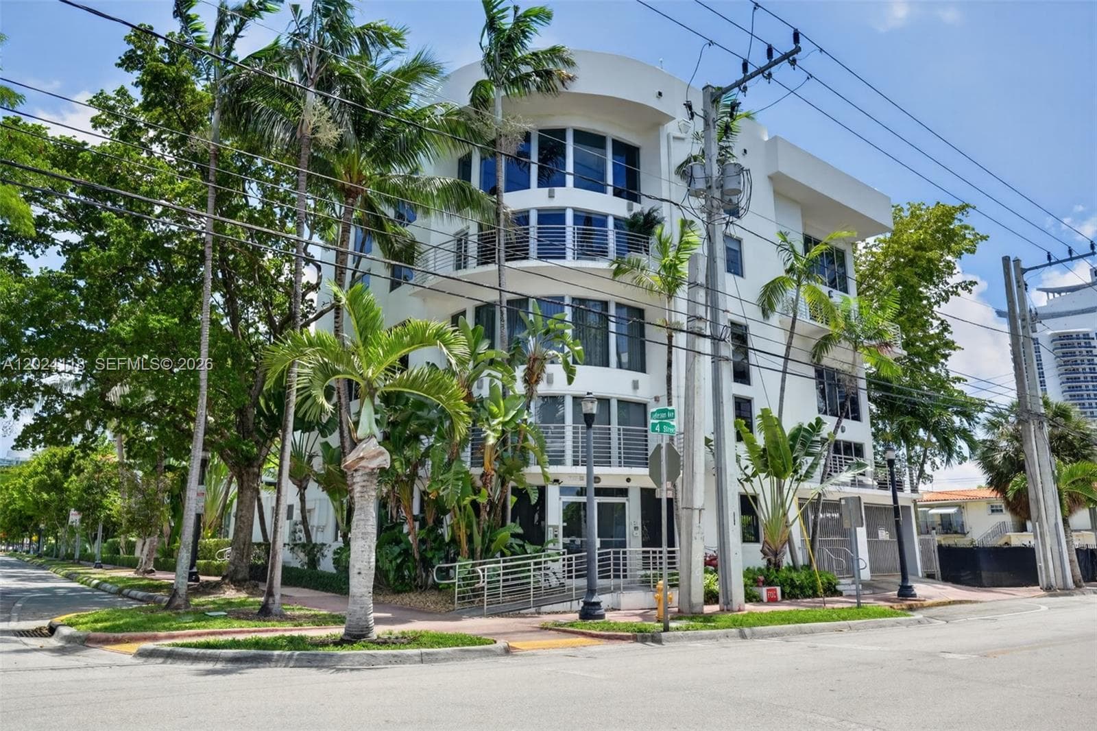 A12024118 — Miami Beach — 48