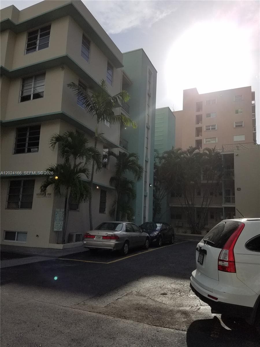 A12024166 — Miami Beach — 2
