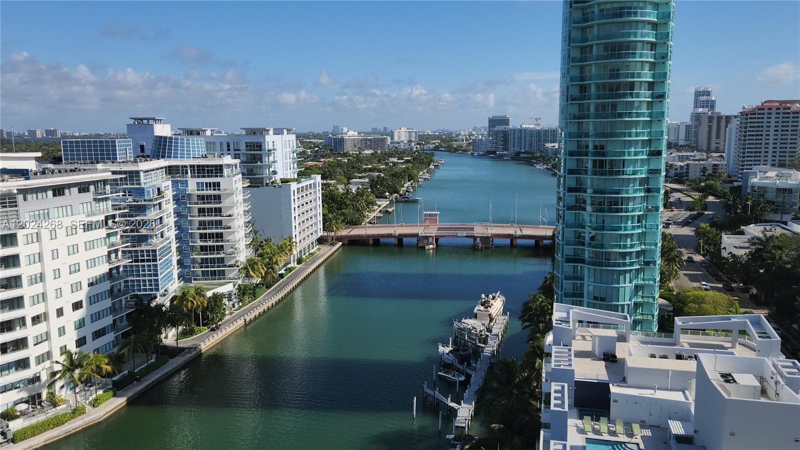 A12024268 — Miami Beach — 52