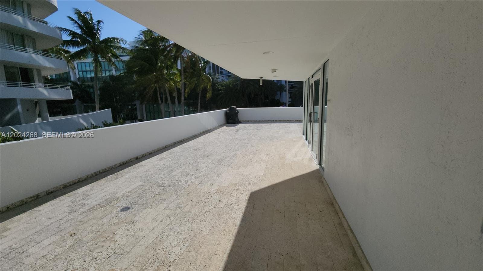 A12024268 — Miami Beach — 46