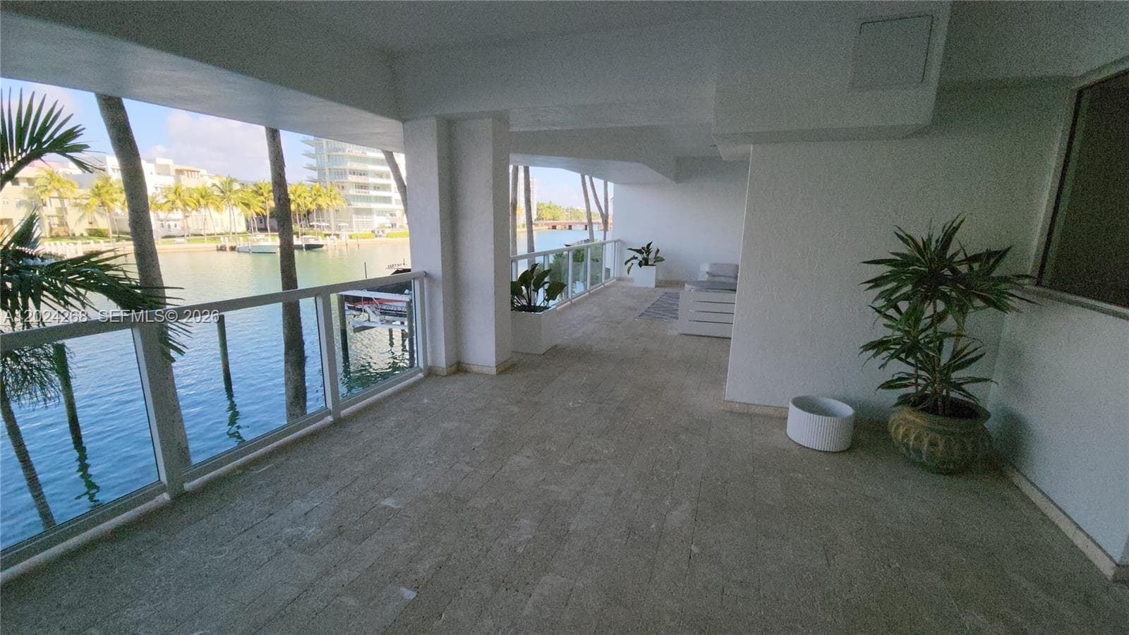 A12024268 — Miami Beach — 53