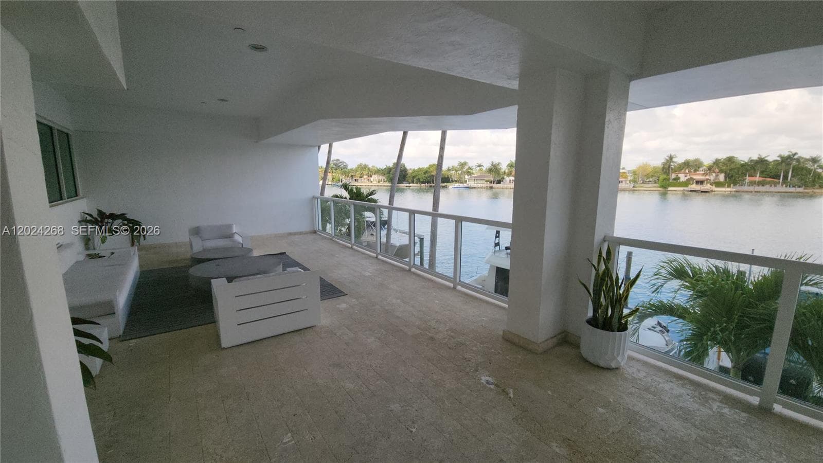 A12024268 — Miami Beach — 67