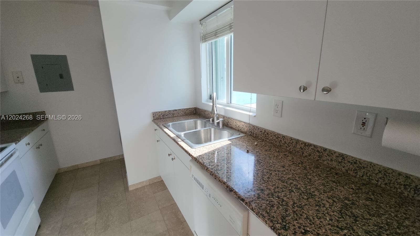 A12024268 — Miami Beach — 75