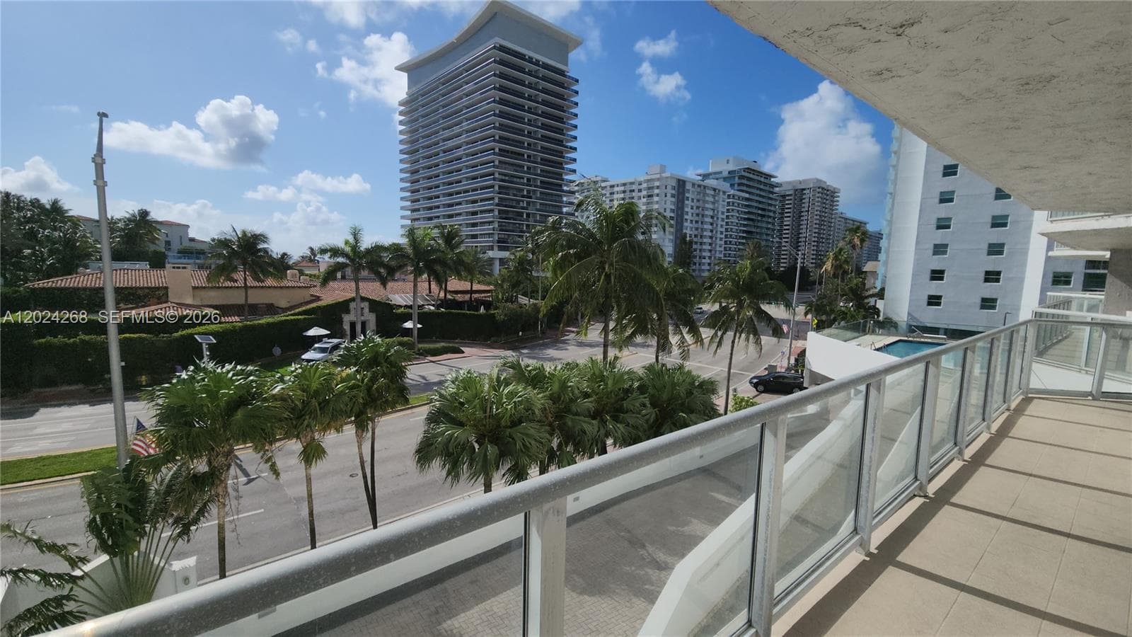 A12024268 — Miami Beach — 79