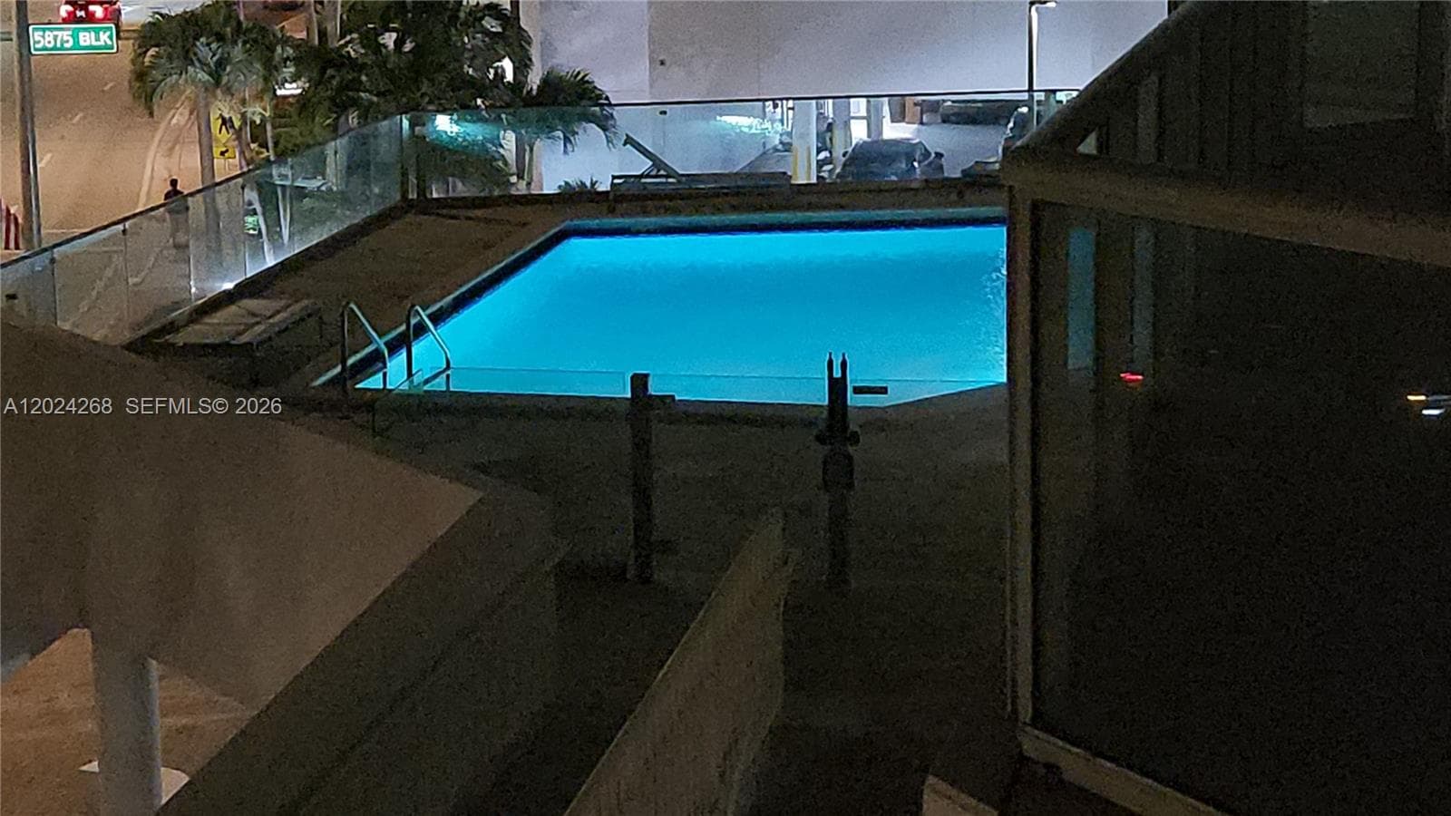 A12024268 — Miami Beach — 30