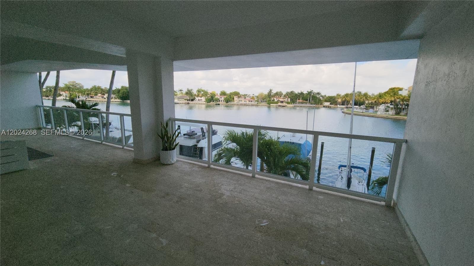 A12024268 — Miami Beach — 65