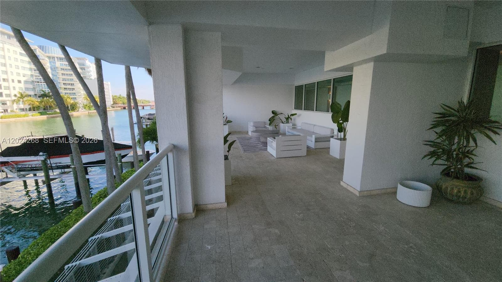 A12024268 — Miami Beach — 54