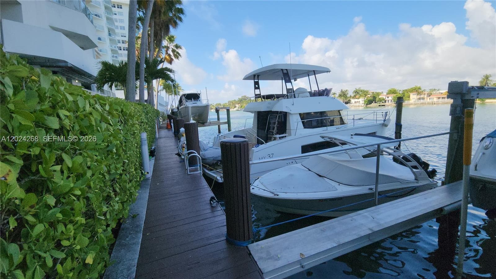 A12024268 — Miami Beach — 93