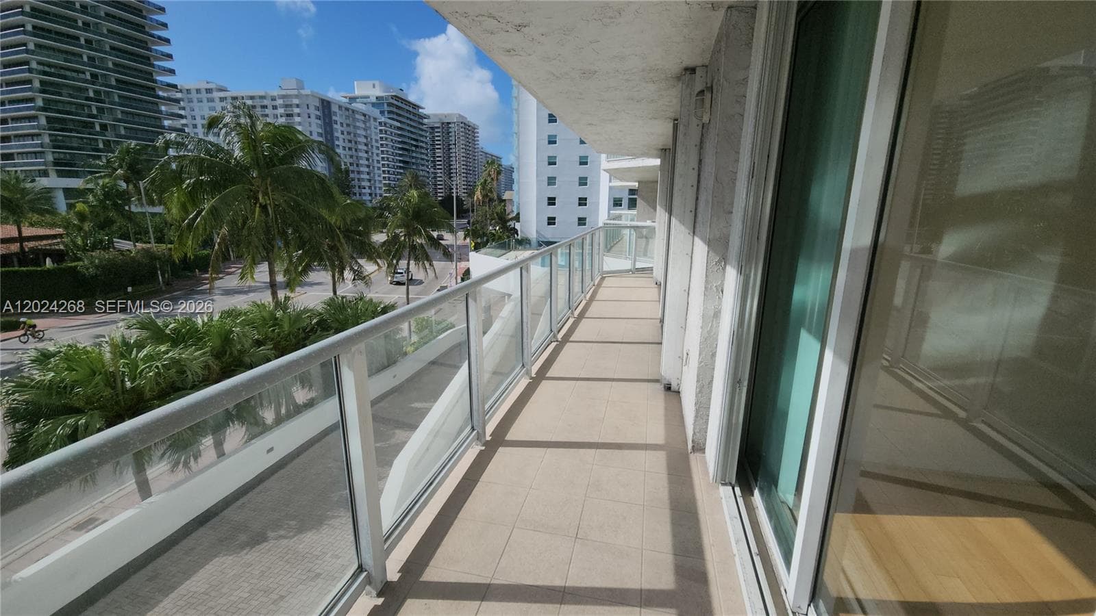 A12024268 — Miami Beach — 78