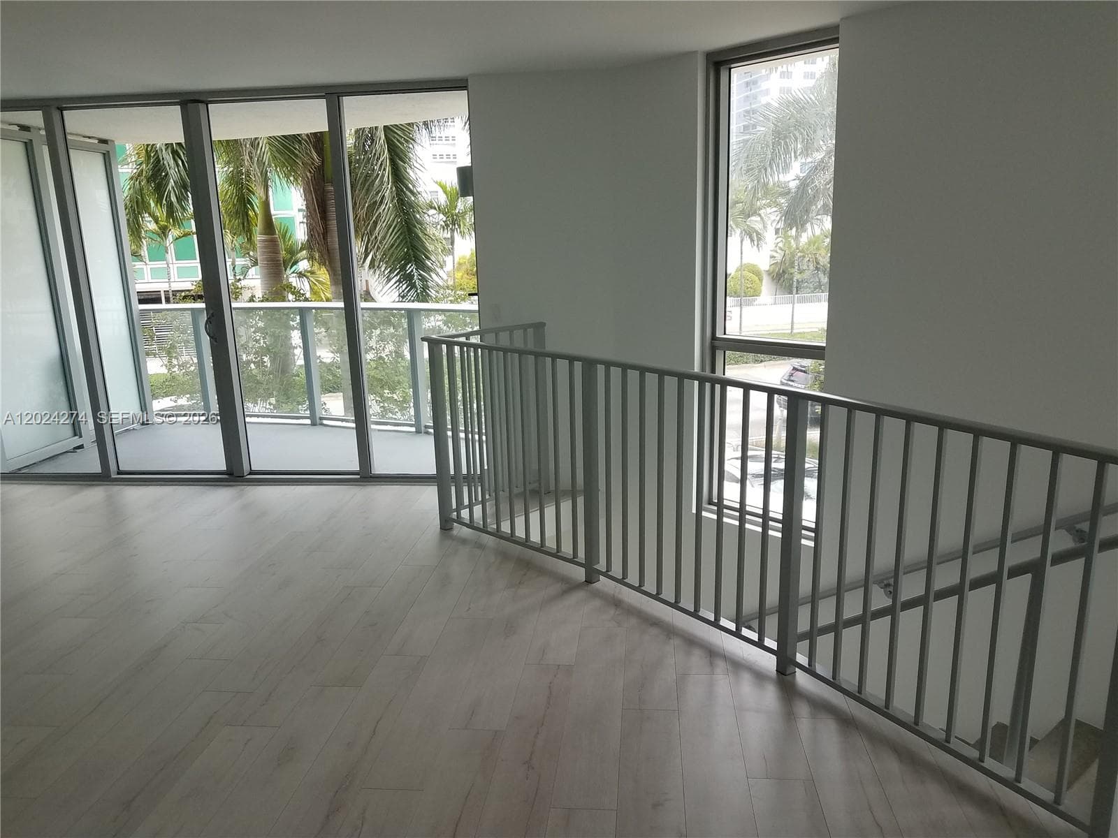 A12024274 — Miami Beach — 6
