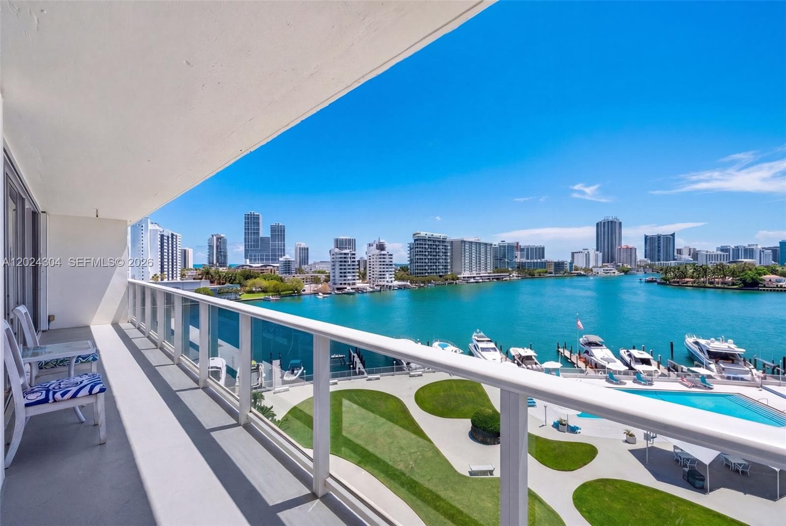 A12024304 — Miami Beach