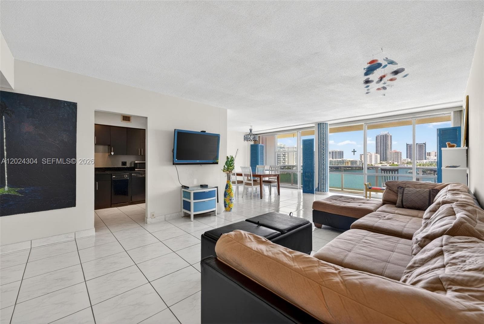 A12024304 — Miami Beach — 5