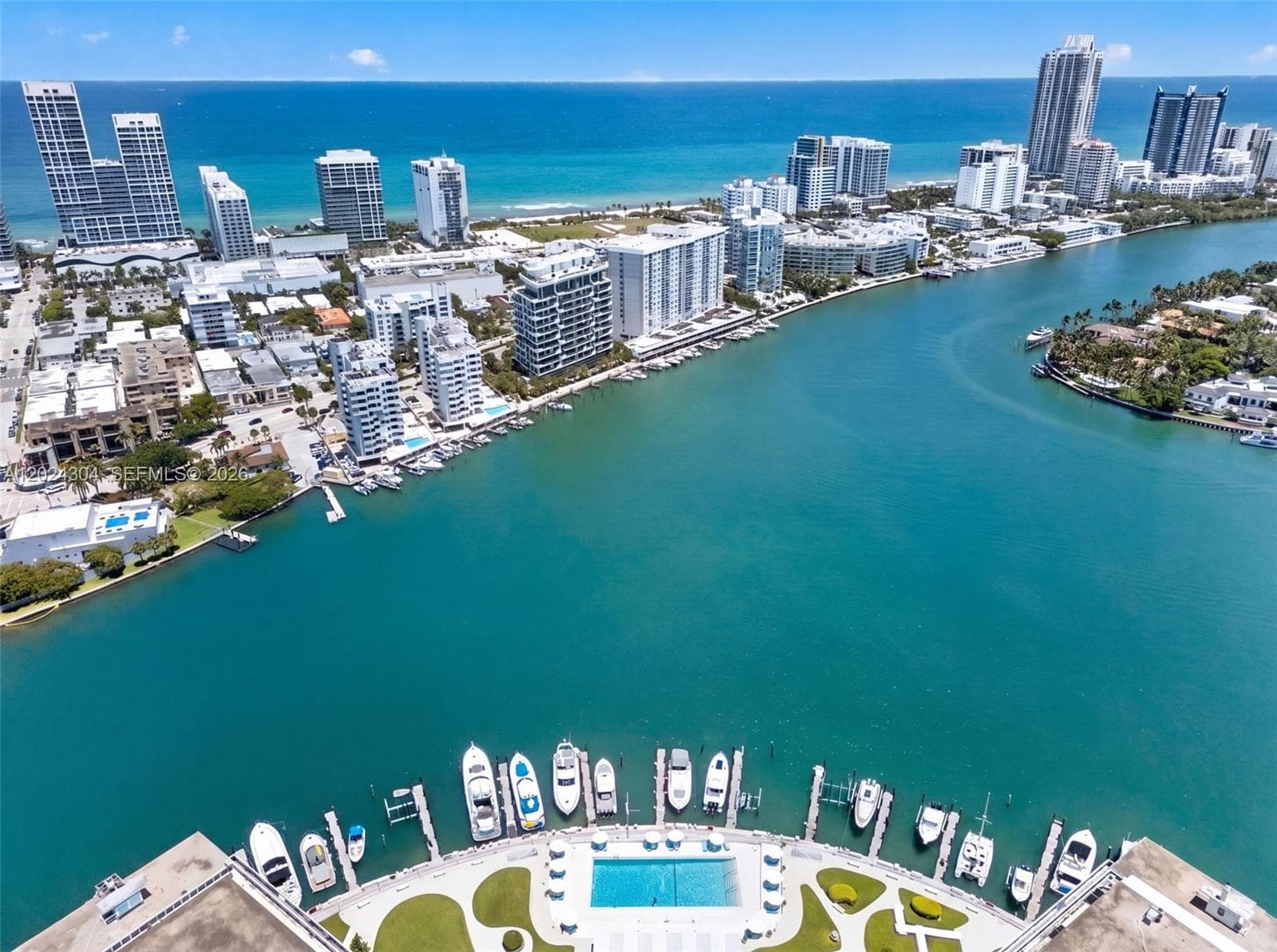 A12024304 — Miami Beach — 21