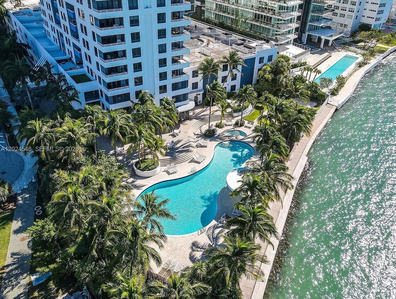 A12024546 — Miami Beach — 9