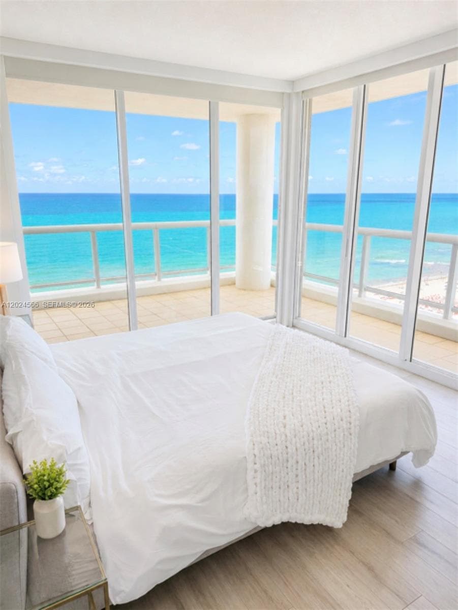 A12024566 — Miami Beach — 6