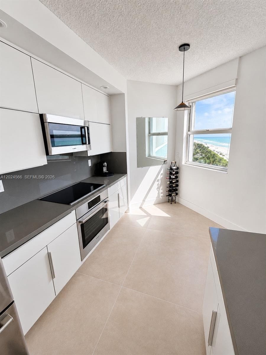 A12024566 — Miami Beach — 3