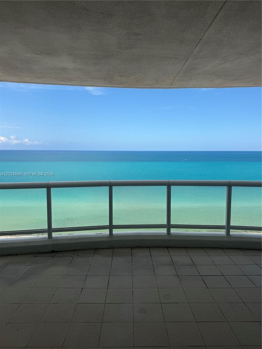 A12024566 — Miami Beach — 20
