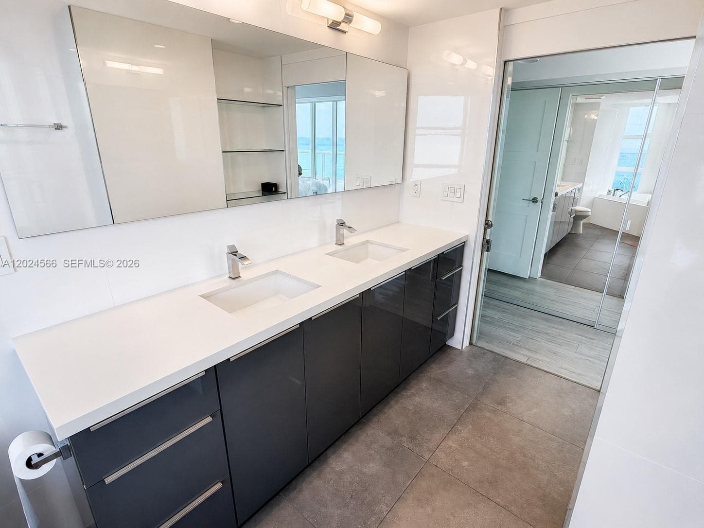 A12024566 — Miami Beach — 9