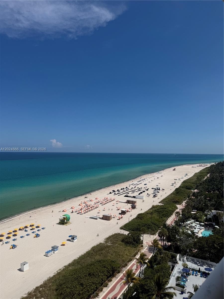 A12024566 — Miami Beach — 19