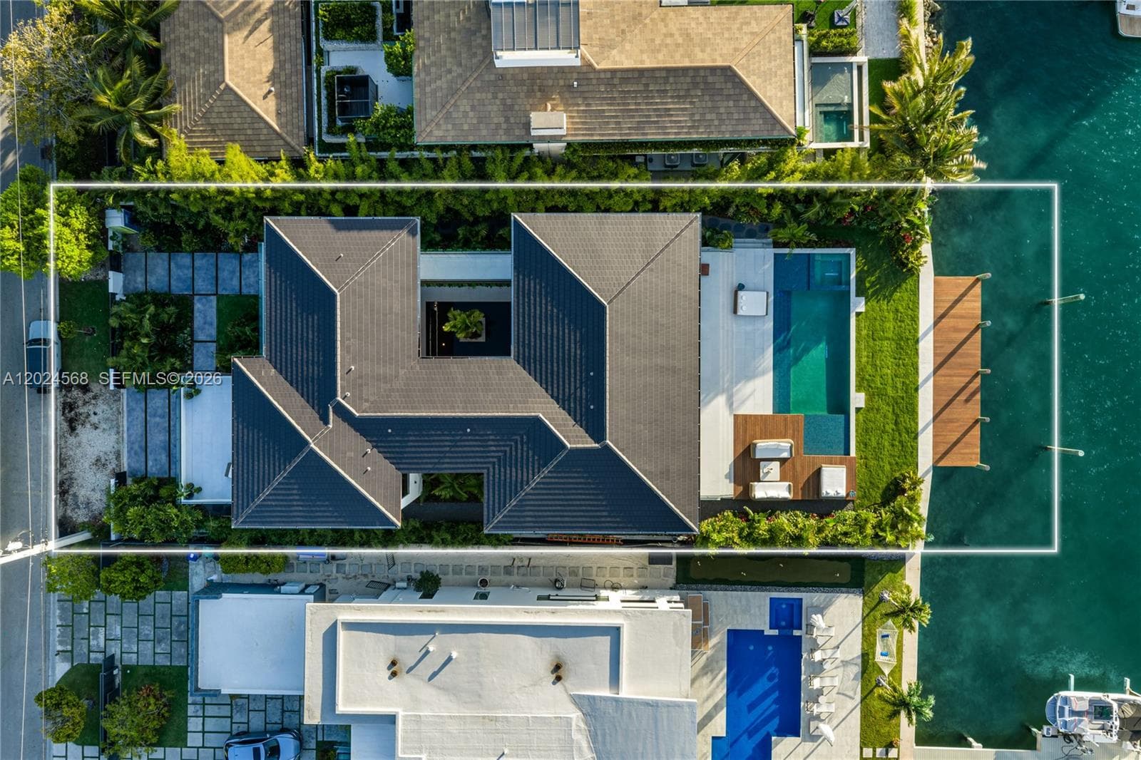 A12024568 — Miami Beach — 56