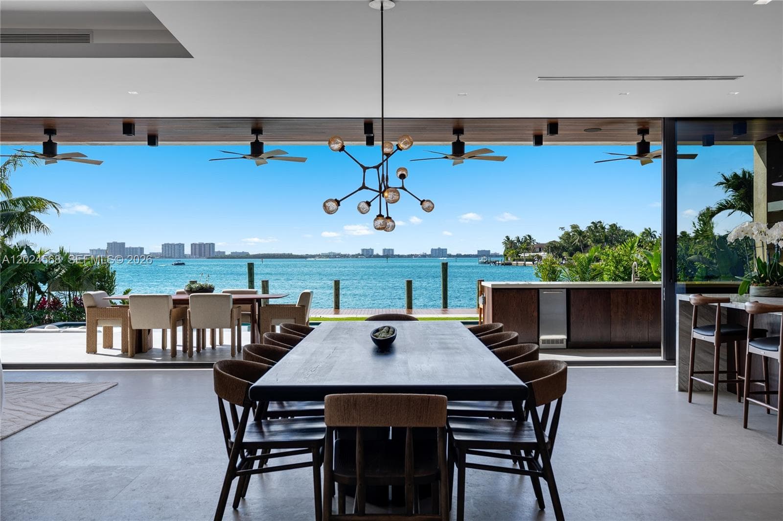 A12024568 — Miami Beach — 16