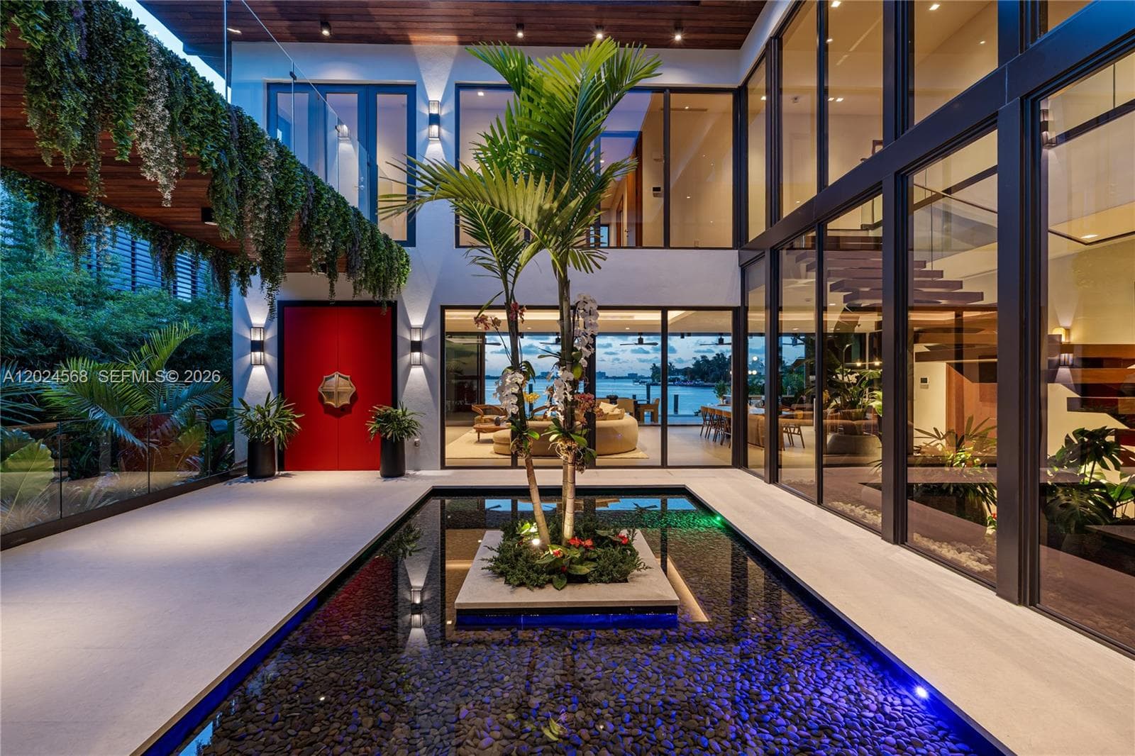 A12024568 — Miami Beach