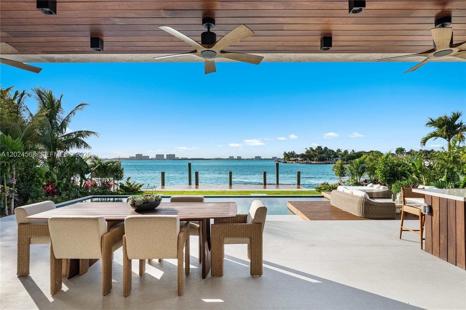A12024568 — Miami Beach — 24