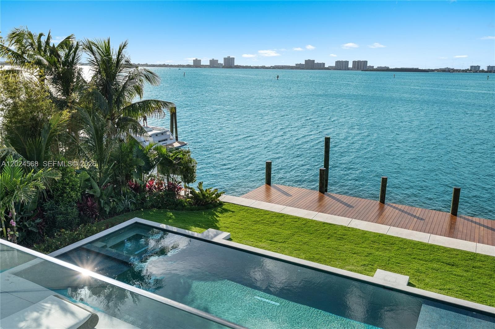 A12024568 — Miami Beach — 41