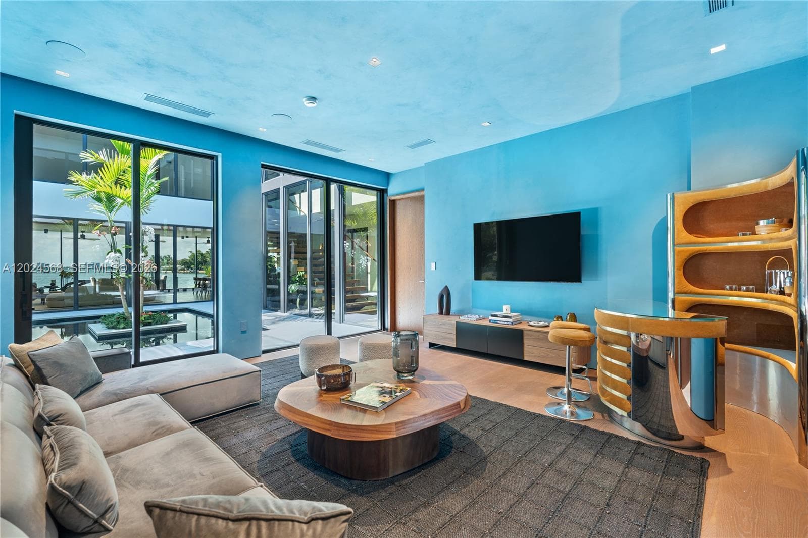 A12024568 — Miami Beach — 31