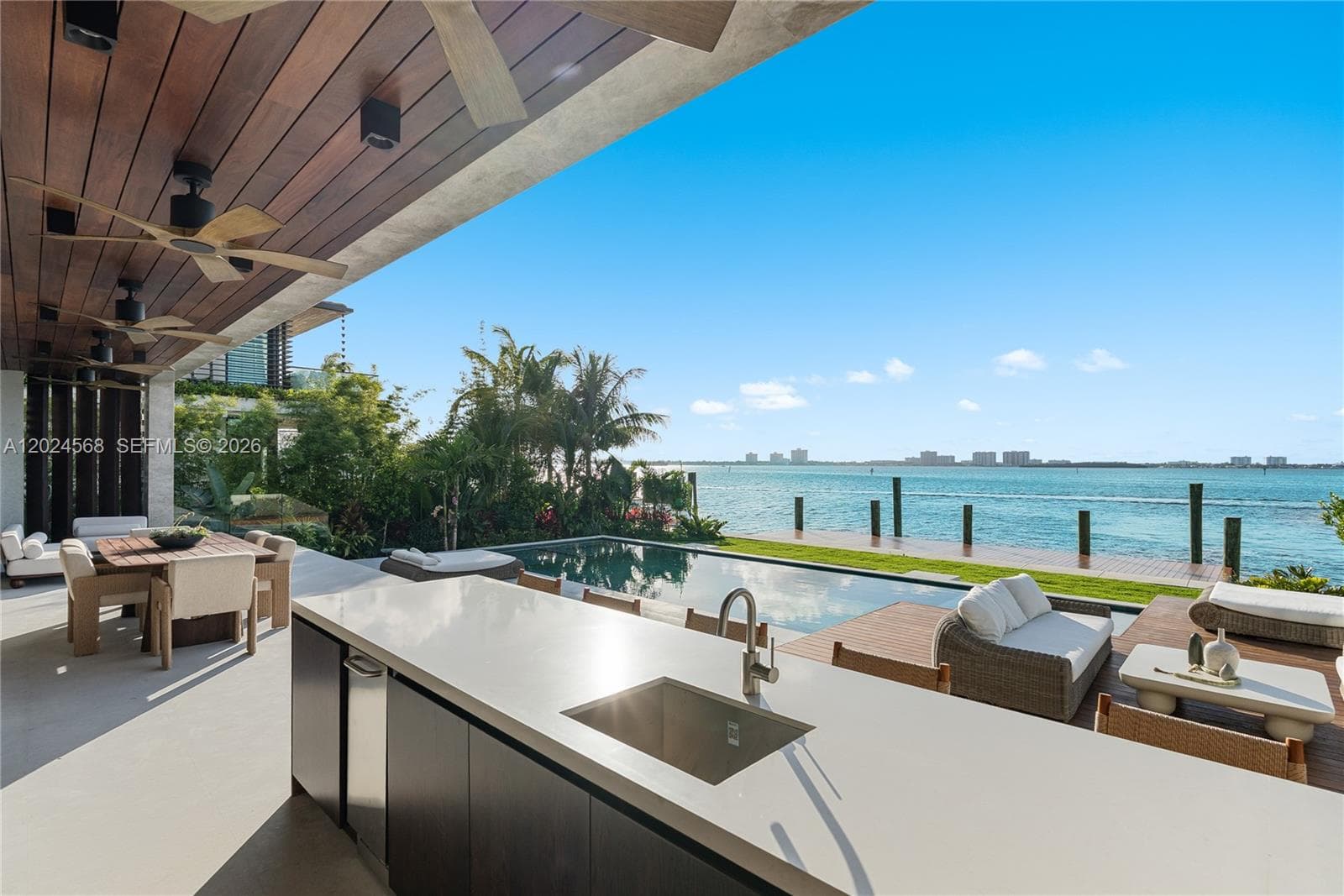 A12024568 — Miami Beach — 25