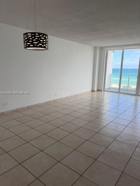 A12024589 — Miami Beach — 7