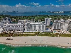 A12024589 — Miami Beach — 24