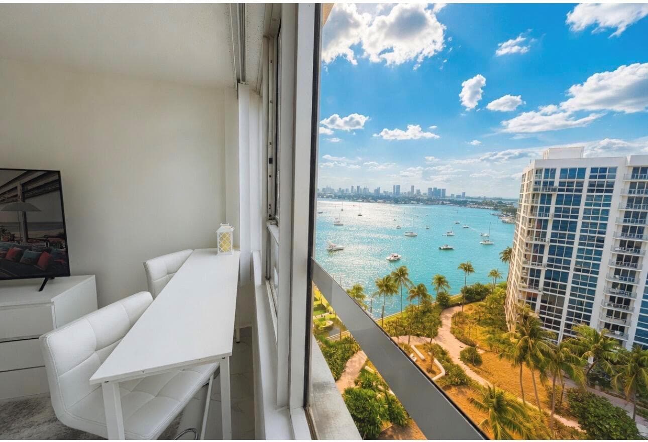 B26032477 — Miami Beach — 7