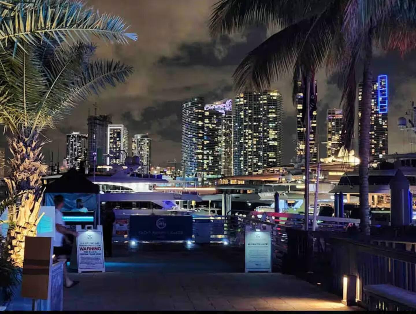 B26032477 — Miami Beach — 28