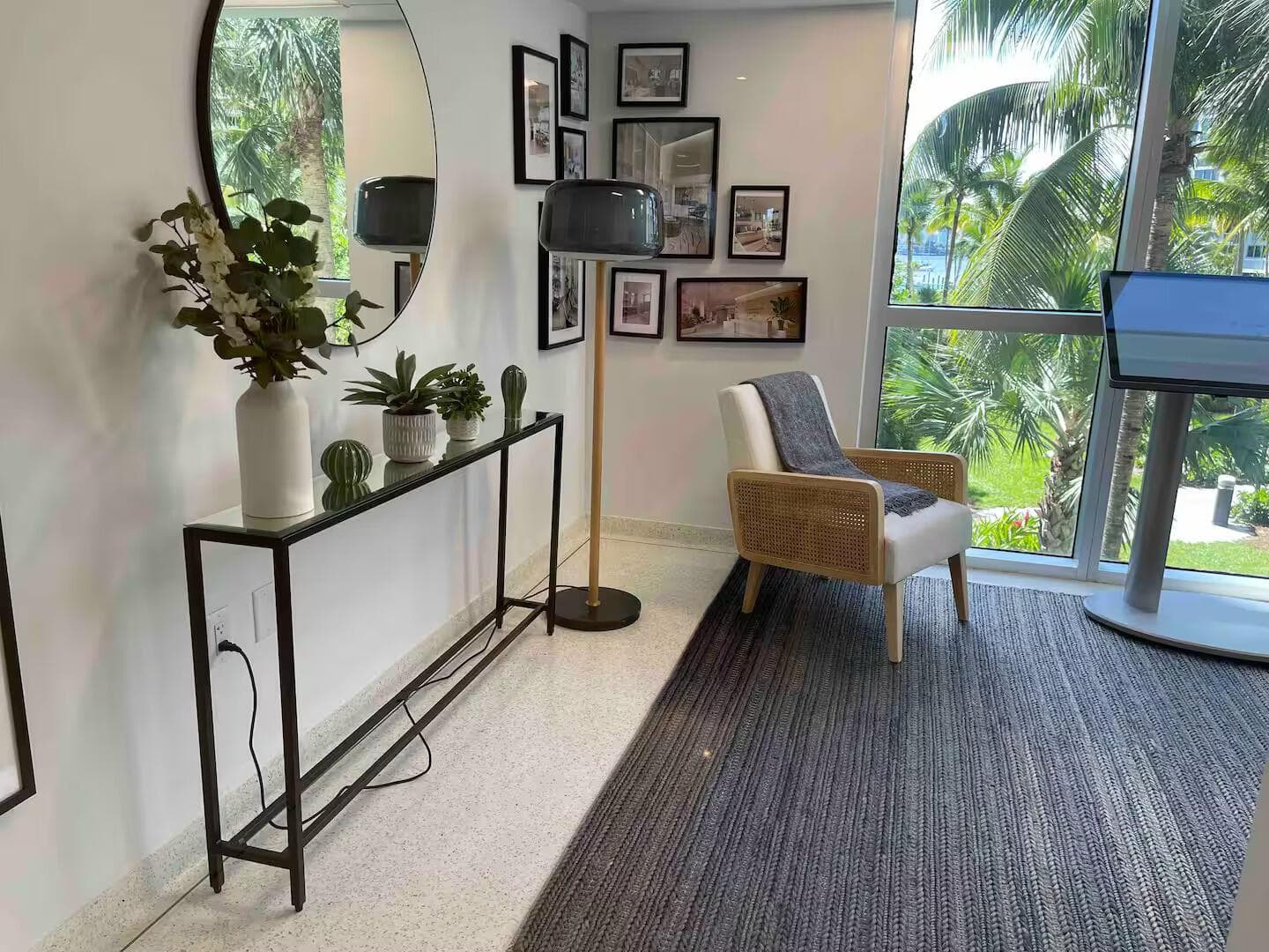 B26032477 — Miami Beach — 24