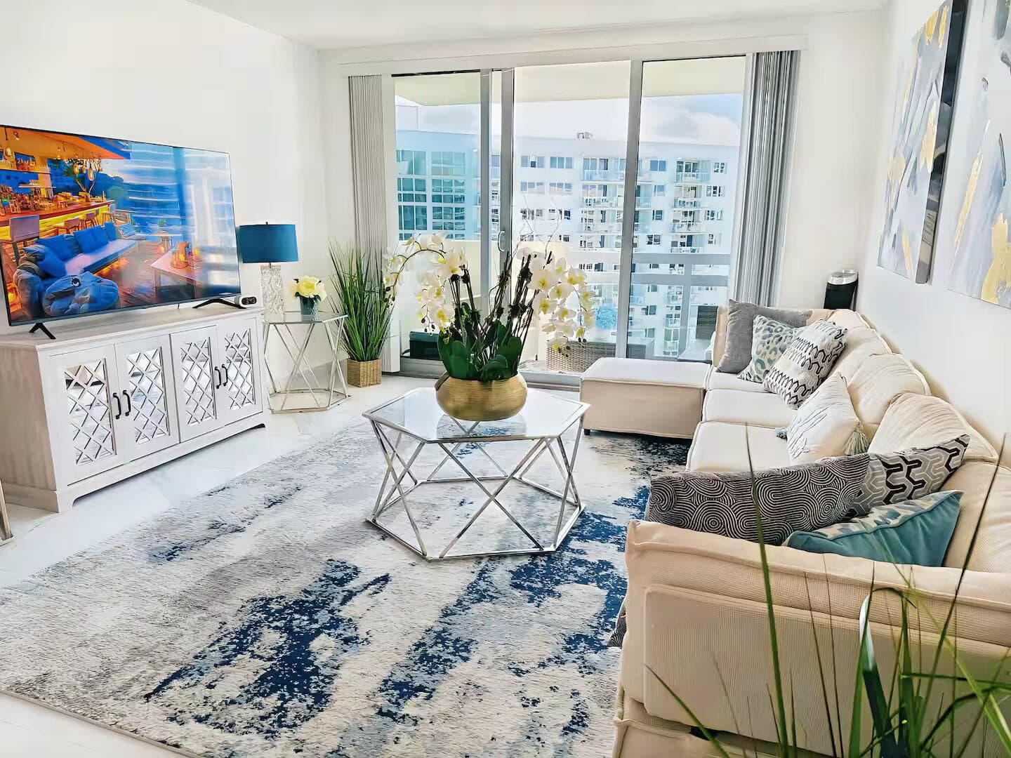 B26032477 — Miami Beach — 18