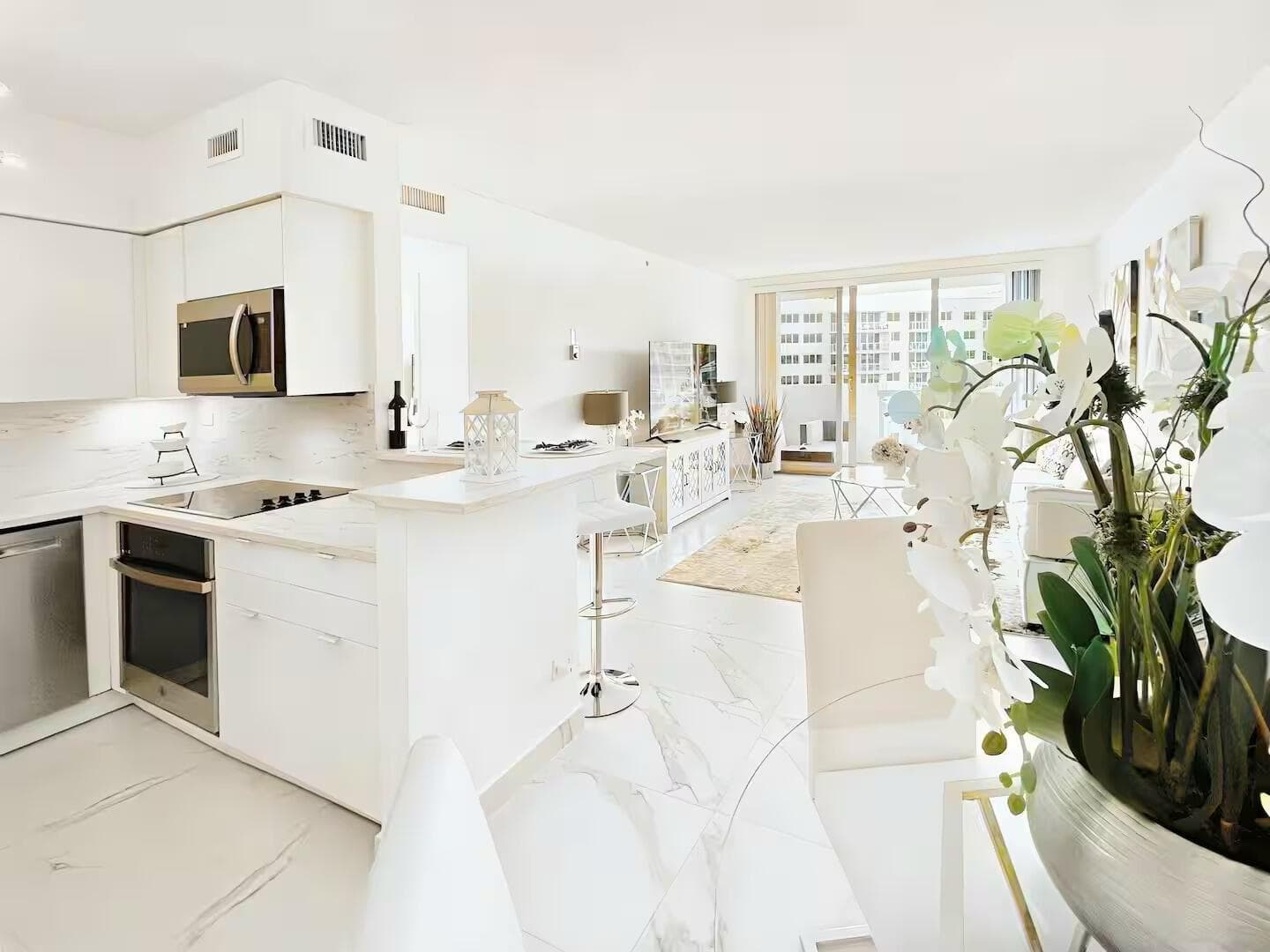 B26032477 — Miami Beach — 15